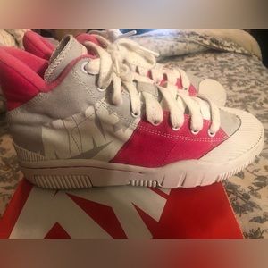 VINTAGE 2008 NIKE OUTBREAKS